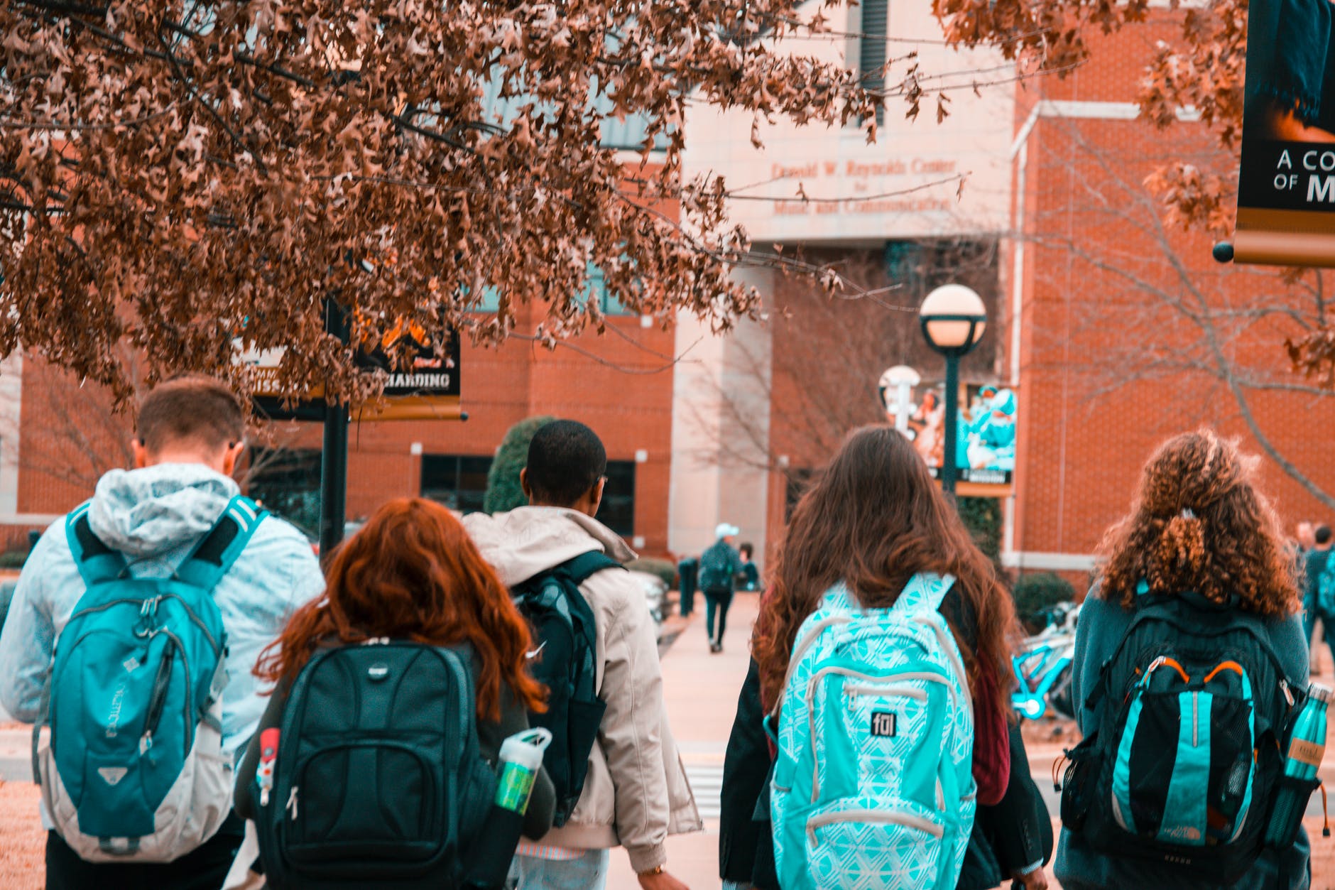 FIVE EASY PART TIME JOBS FOR STUDENTS