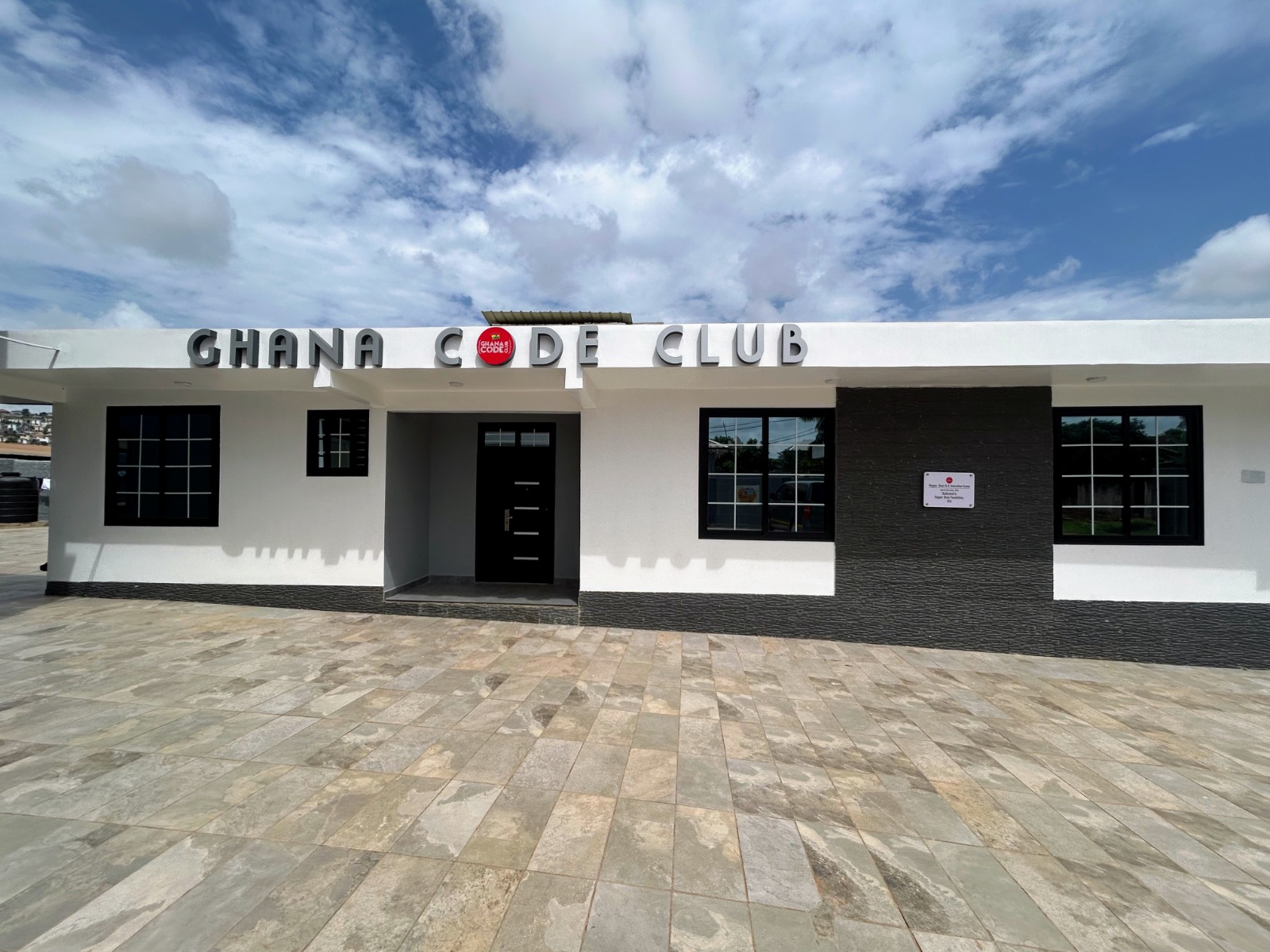 Ghana Code Club Proudly Launches Hopper Dean AI Center in Kwabenya
